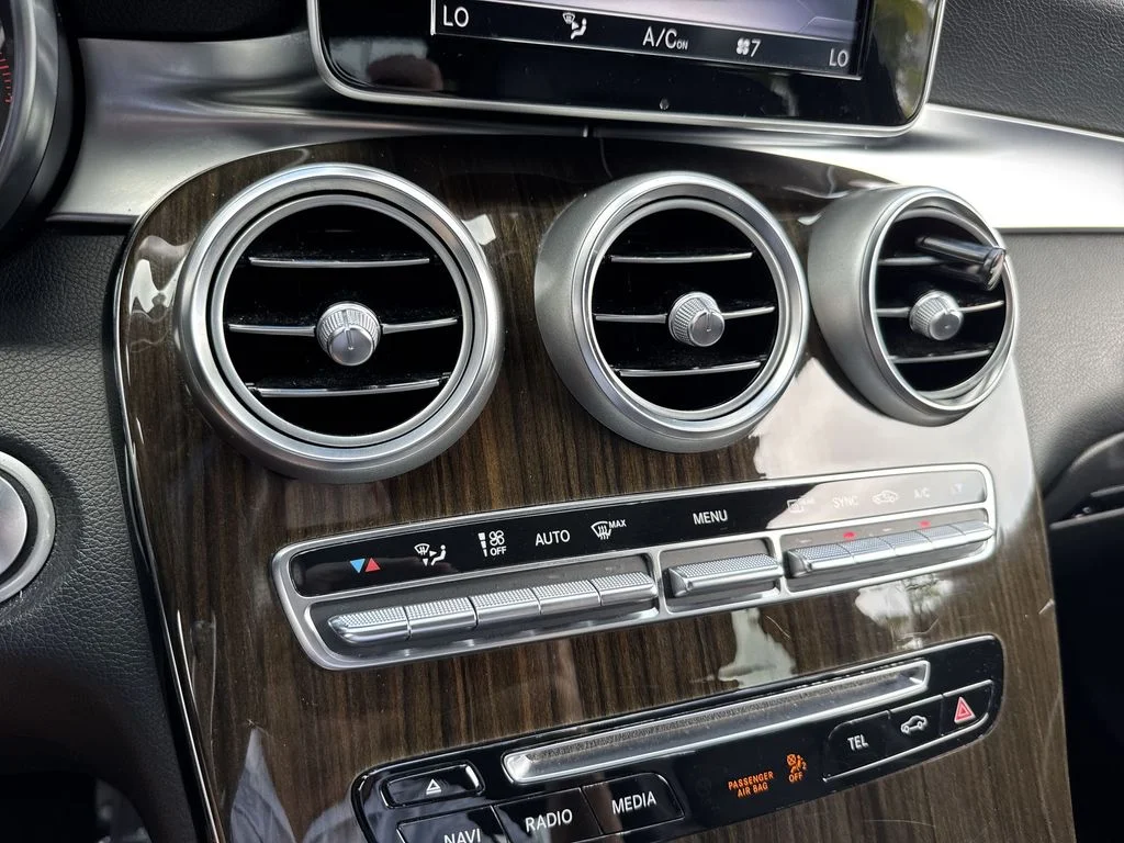 Used 2018 Polar White Mercedes-Benz GLC 300 image 51