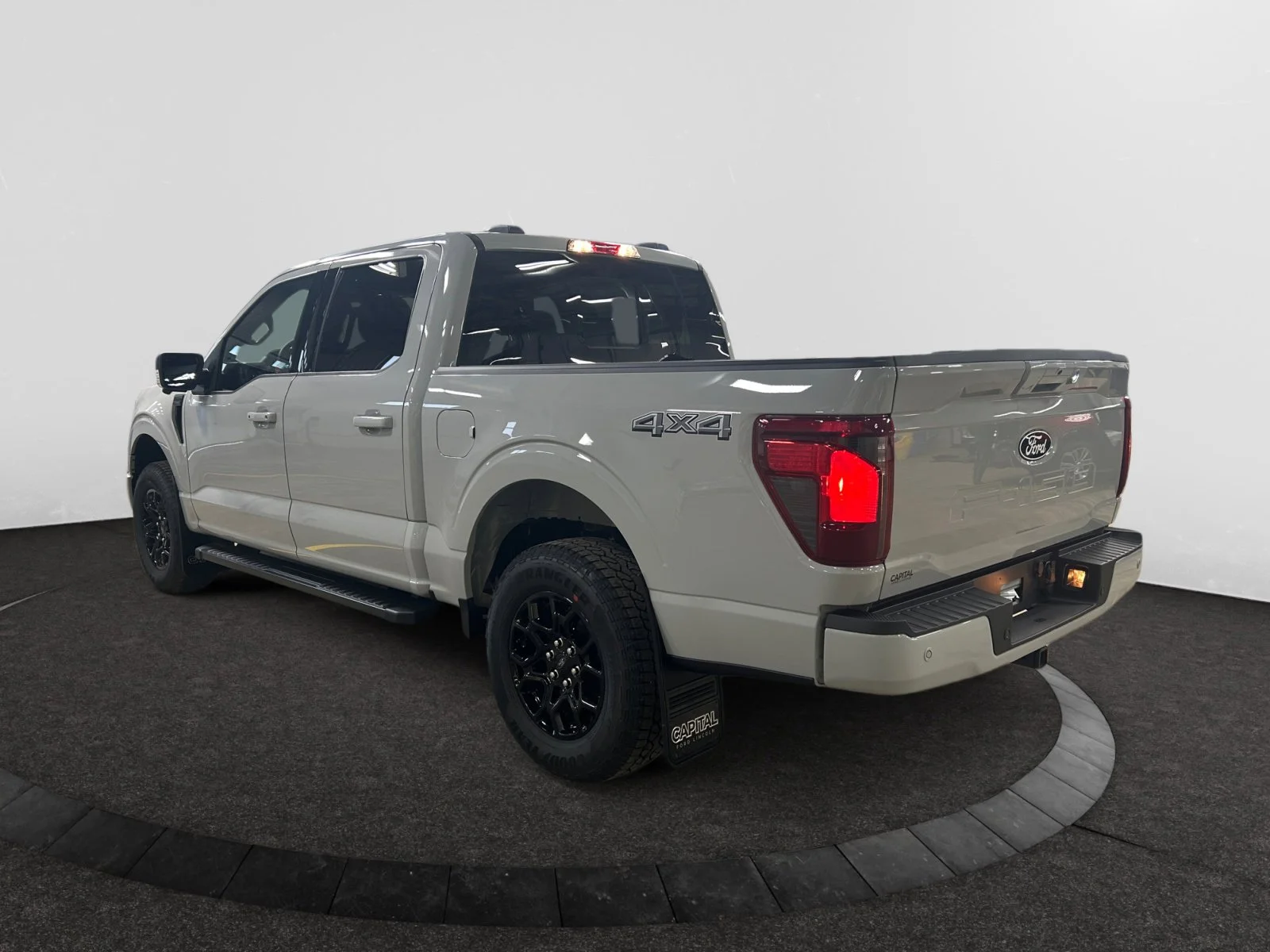 New 2026 Avalanche Ford XLT image 3