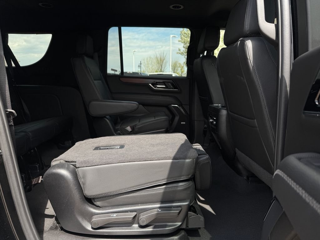 2025 GMC Yukon XL Denali - Photo 13