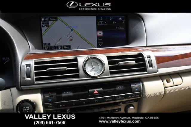 Used 2015 White Lexus 460 image 9