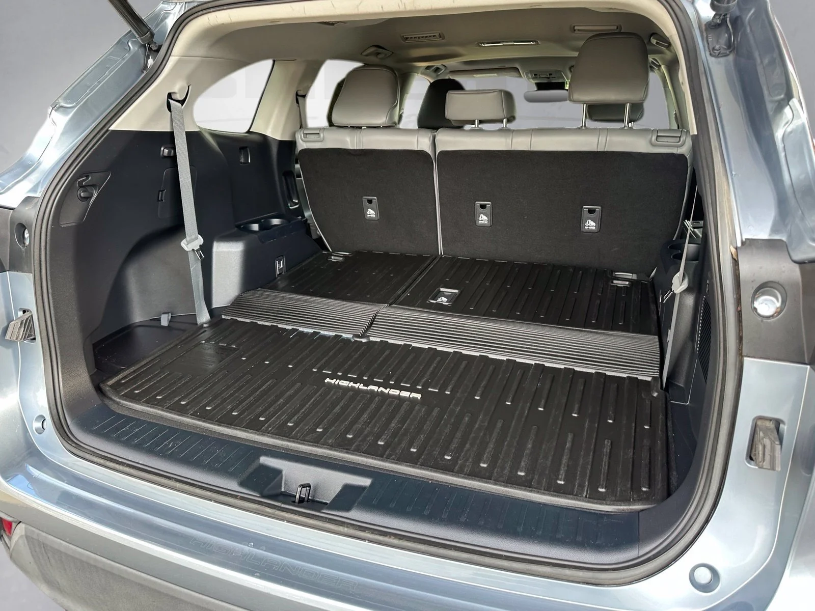 Used 2022  Toyota XLE image 27