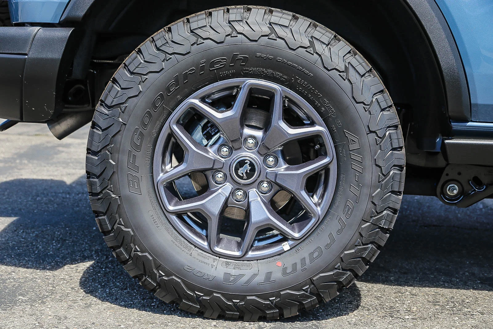 New 2025 Azure Gray Metallic Tri-Coat Ford Badlands® image 11