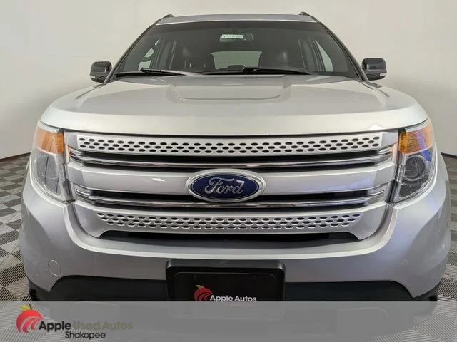 Used 2015 Silver Ford XLT image 2
