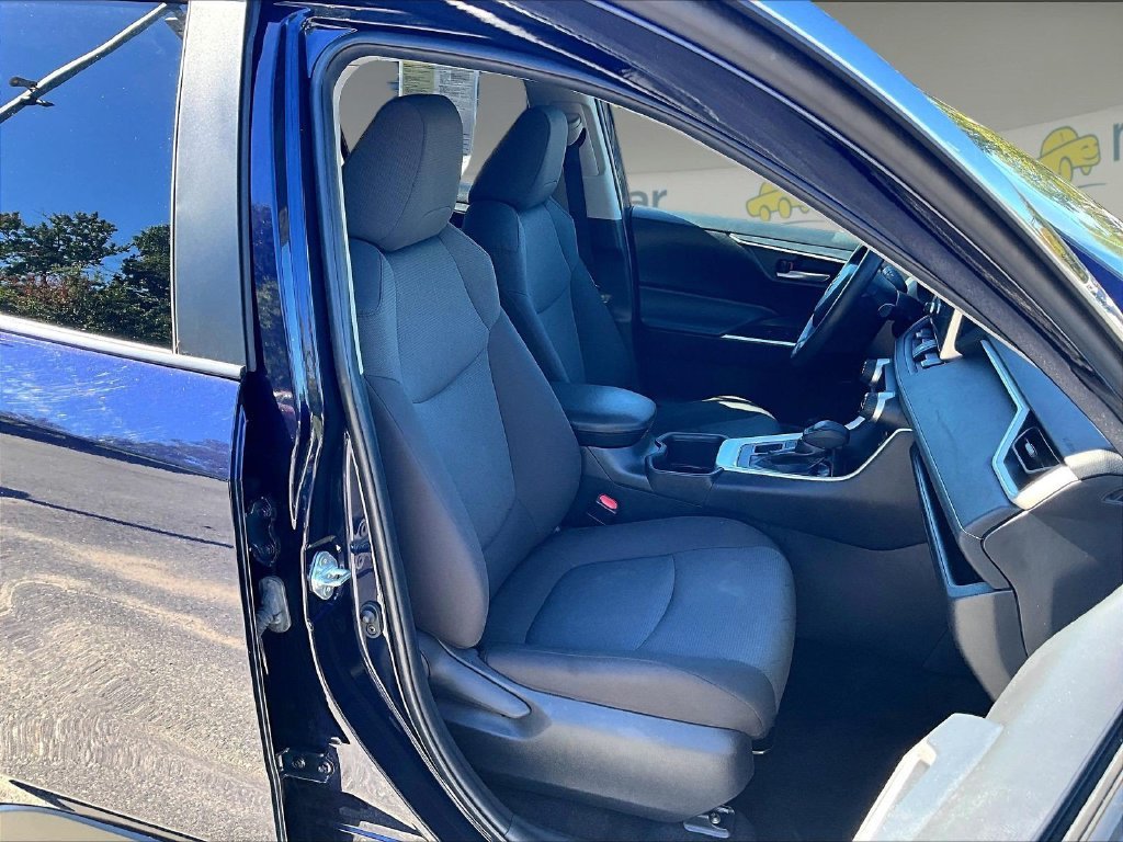 Used 2025  Toyota XLE image 11