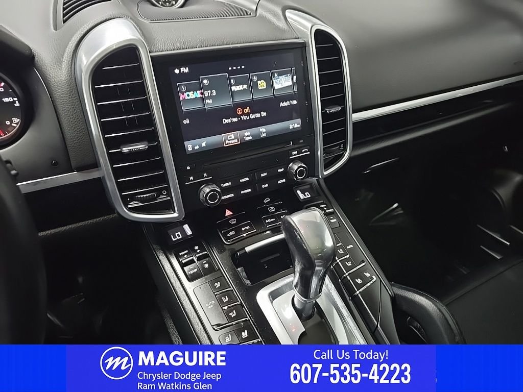 Used 2017 Moonlight Blue Metallic Porsche Base image 30