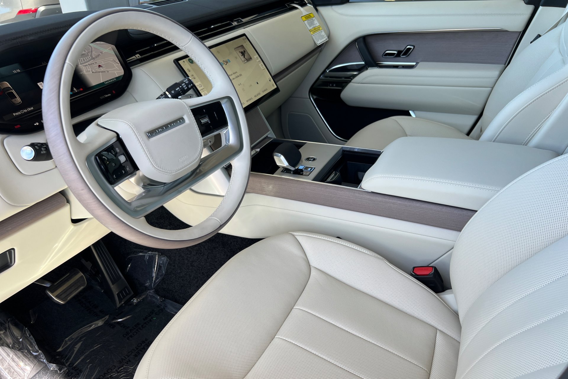 New 2026 Belgravia Green Land Rover SE image 13