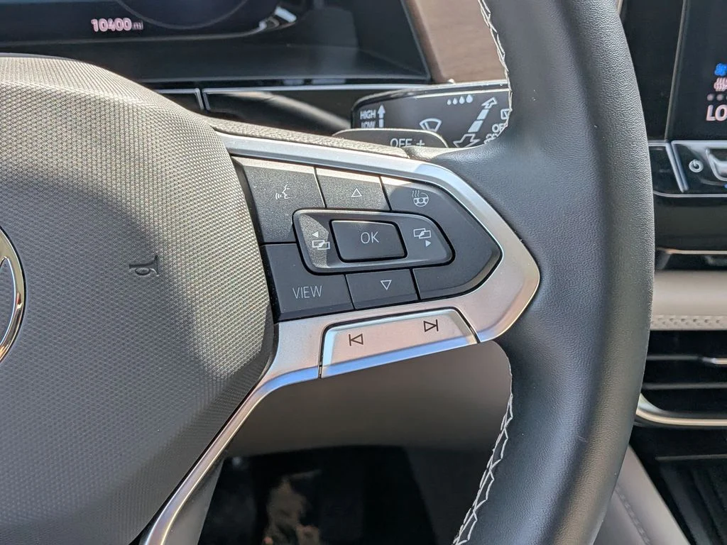 Used 2025 Blue Volkswagen 2.0T SE w/Technology image 17