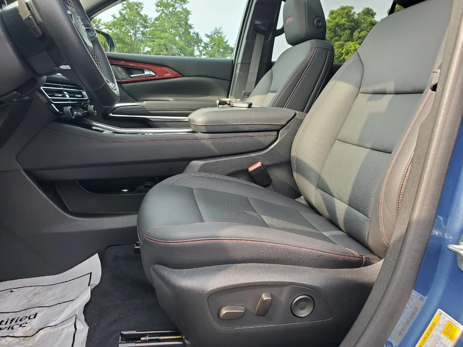 Used 2024 Lakeshore Blue Metallic Chevrolet  image 9
