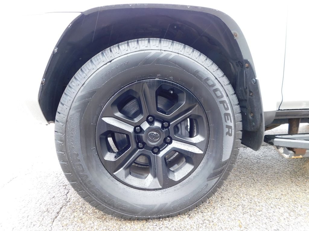 Used 2020 Classic Silver Metallic Toyota SR5 image 8