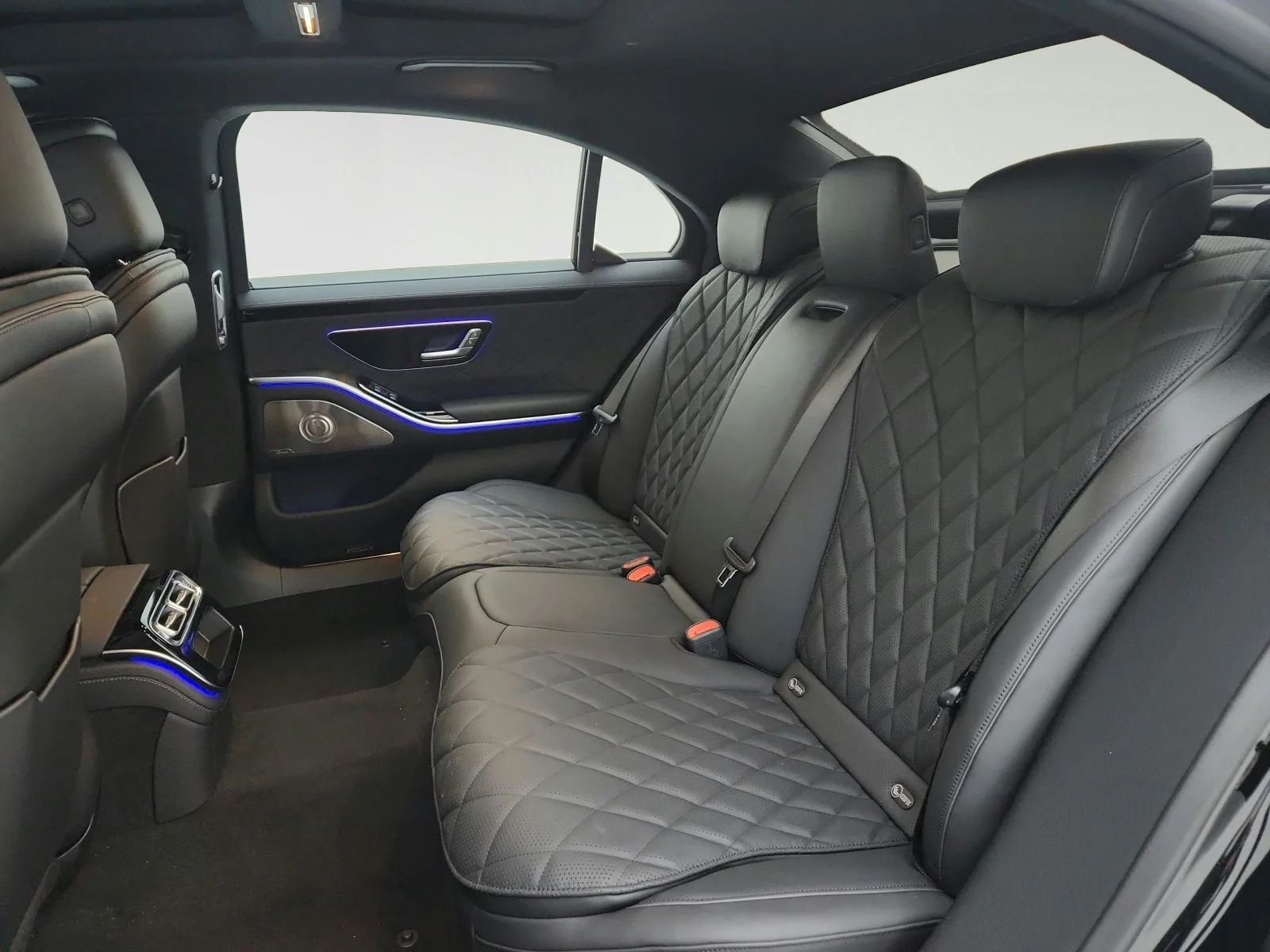 Certified Used 2025 Obsidian Black Metallic Mercedes-Benz S 500 image 18
