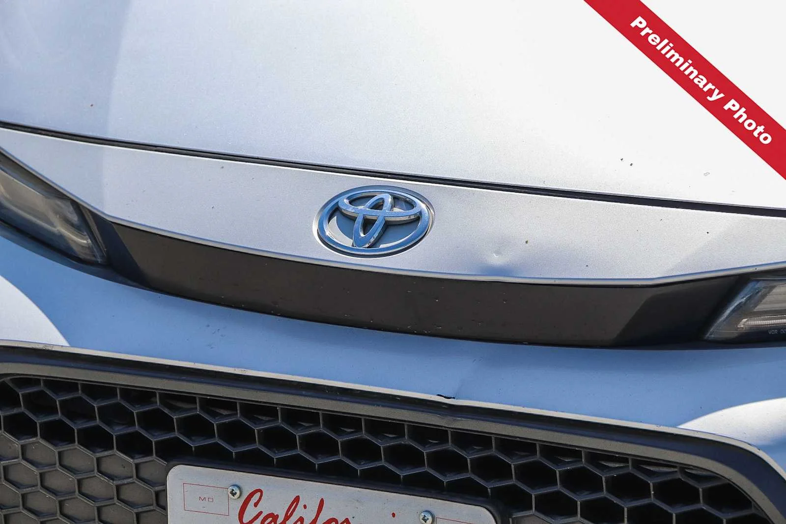 Used 2020 Classic Silver Metallic Toyota SE image 5