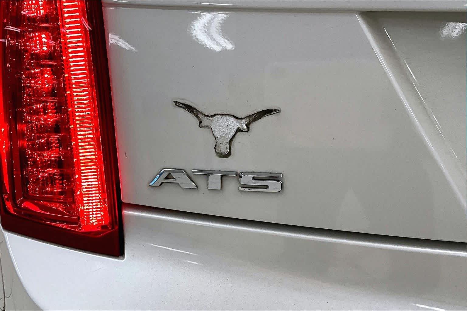 Used 2013 White Diamond Tricoat Cadillac  image 30