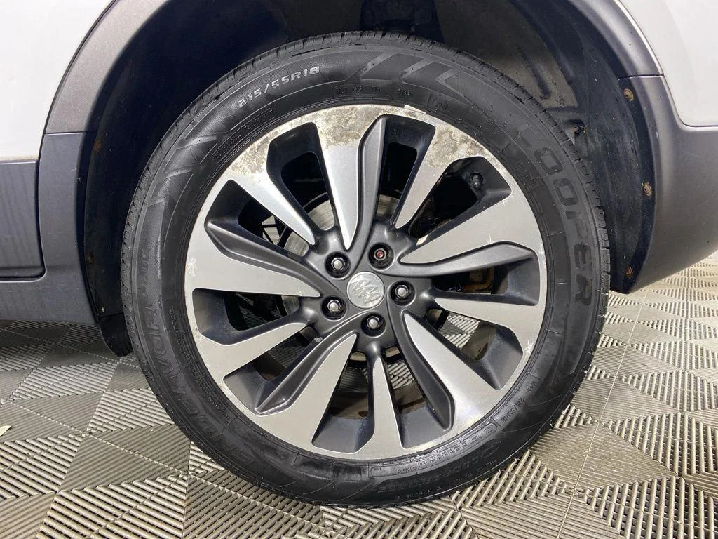 Used 2017 Summit White Buick Essence image 9
