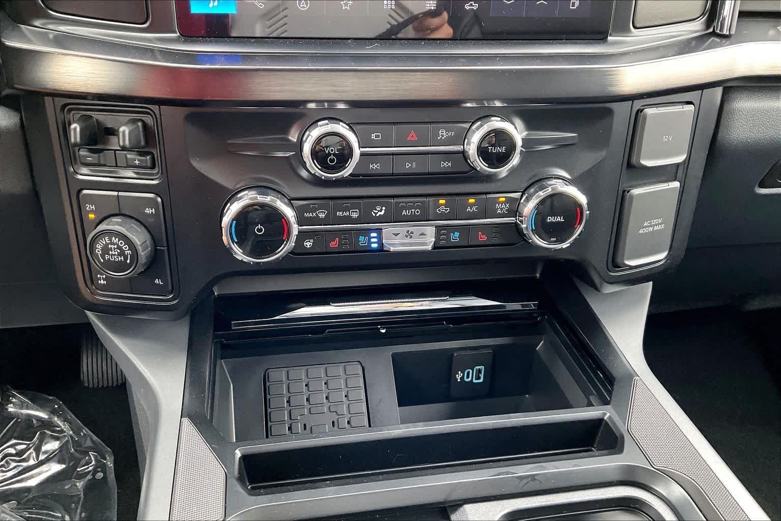 New 2026 Agate Black Metallic Ford F-250® Lariat® image 17