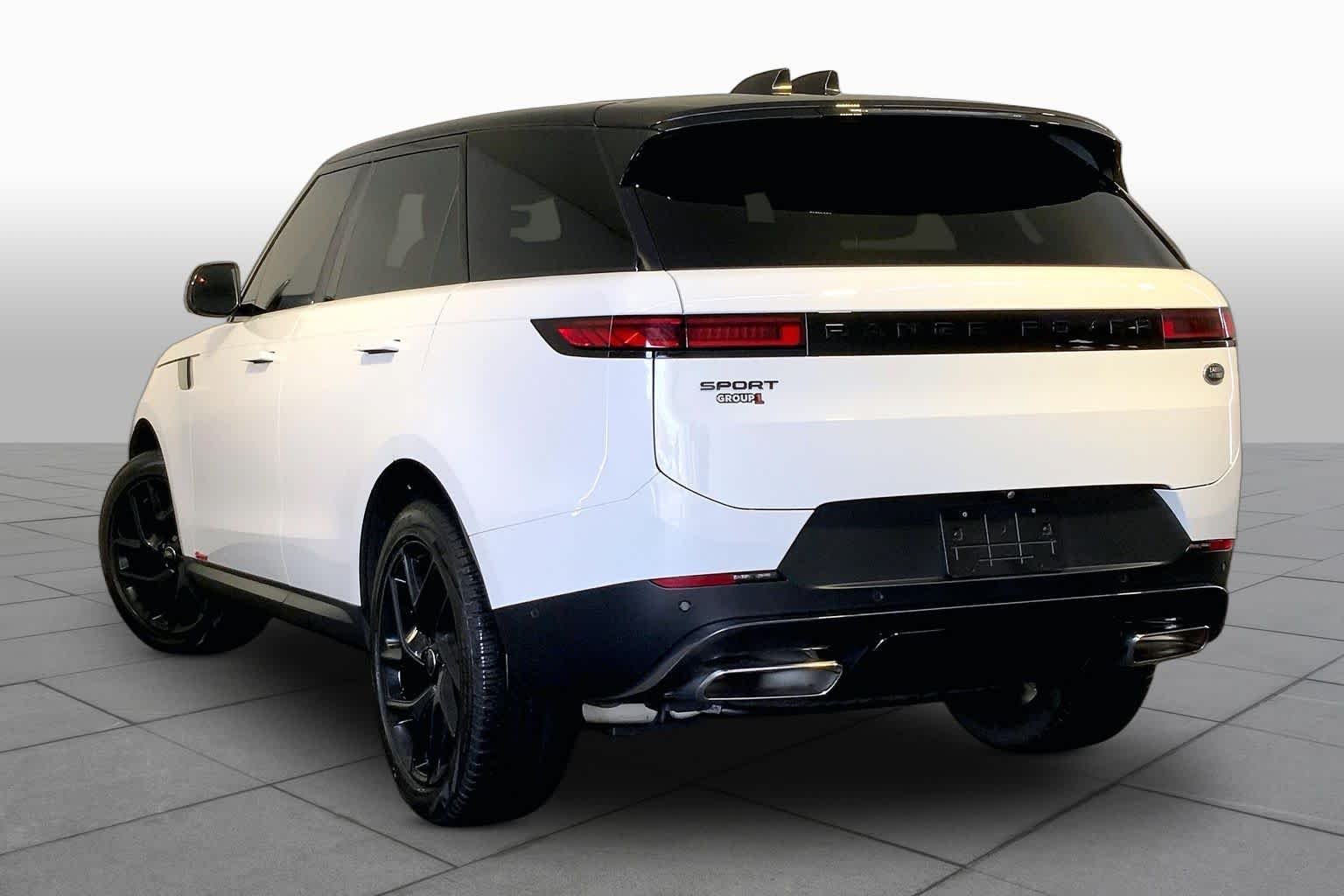 Used 2023 Fuji White Land Rover SE image 12