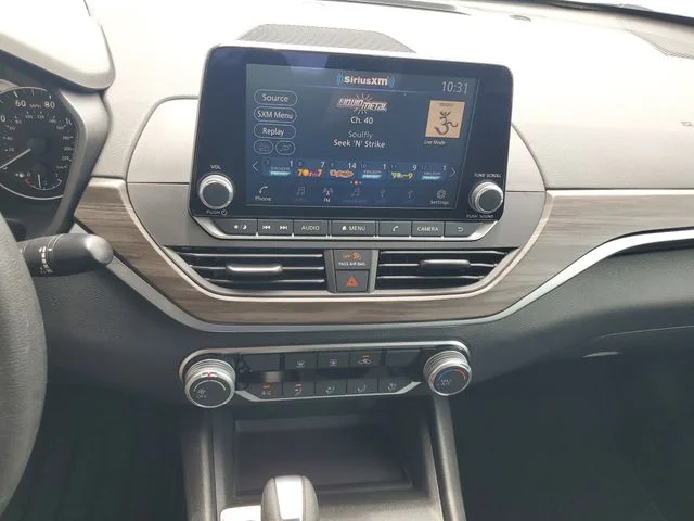 2025 Nissan Altima SV - Photo 13