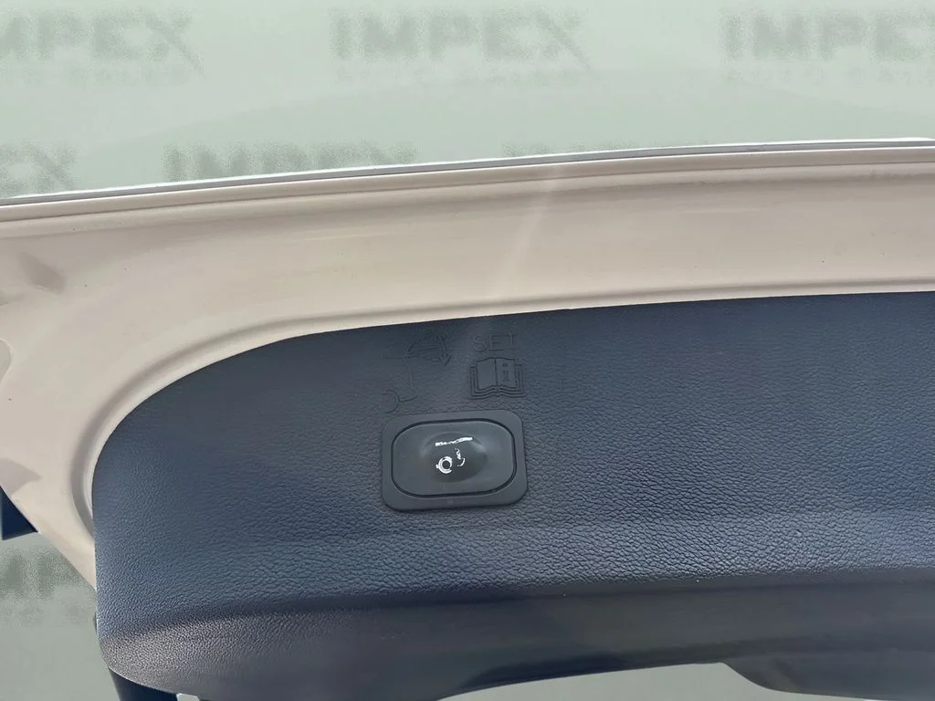 Used 2019 White Ford SEL image 29