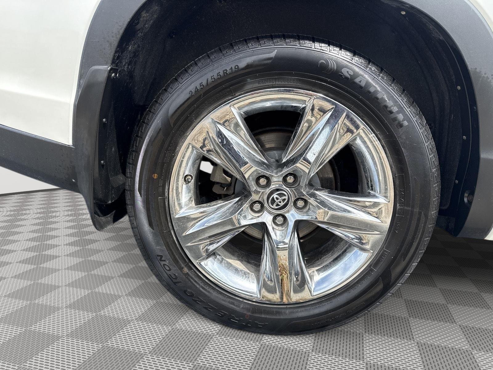 Used 2019 Blizzard Pearl Toyota Limited Platinum image 16