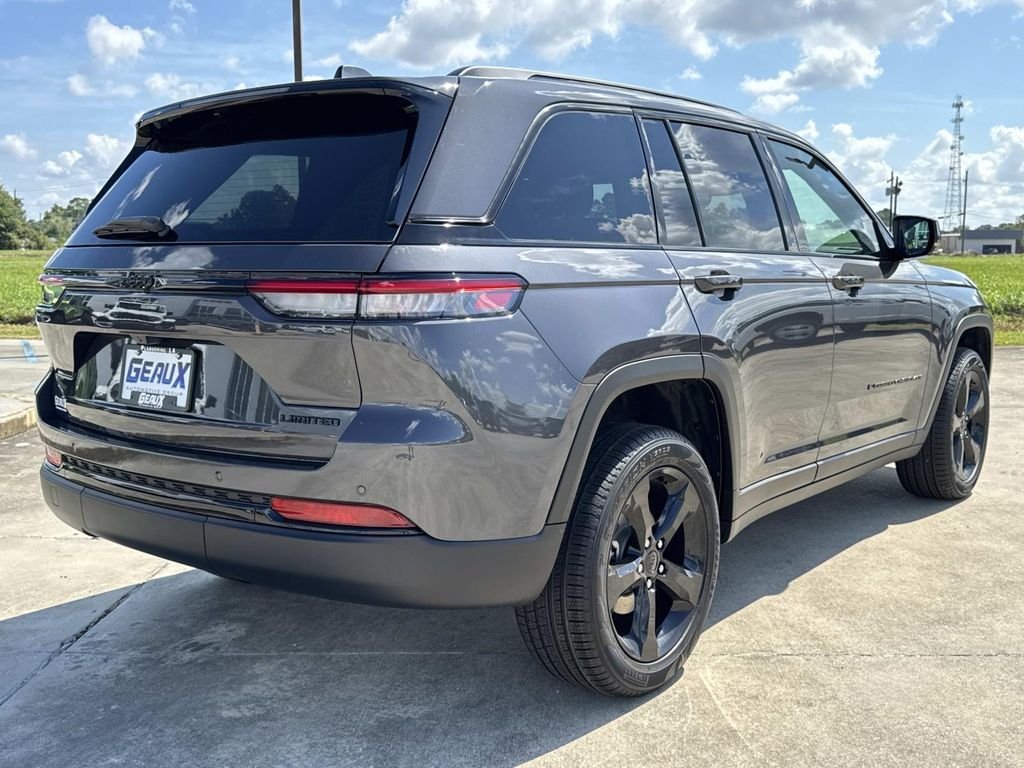 New 2025 Baltic Gray Metallic Clear-Coat Exterior Paint Jeep Limited image 14