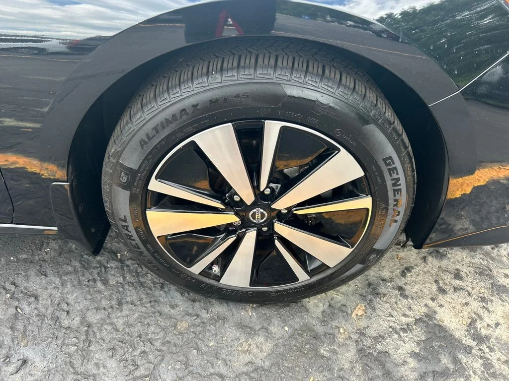 Used 2022 Black Nissan 2.5 SV image 40