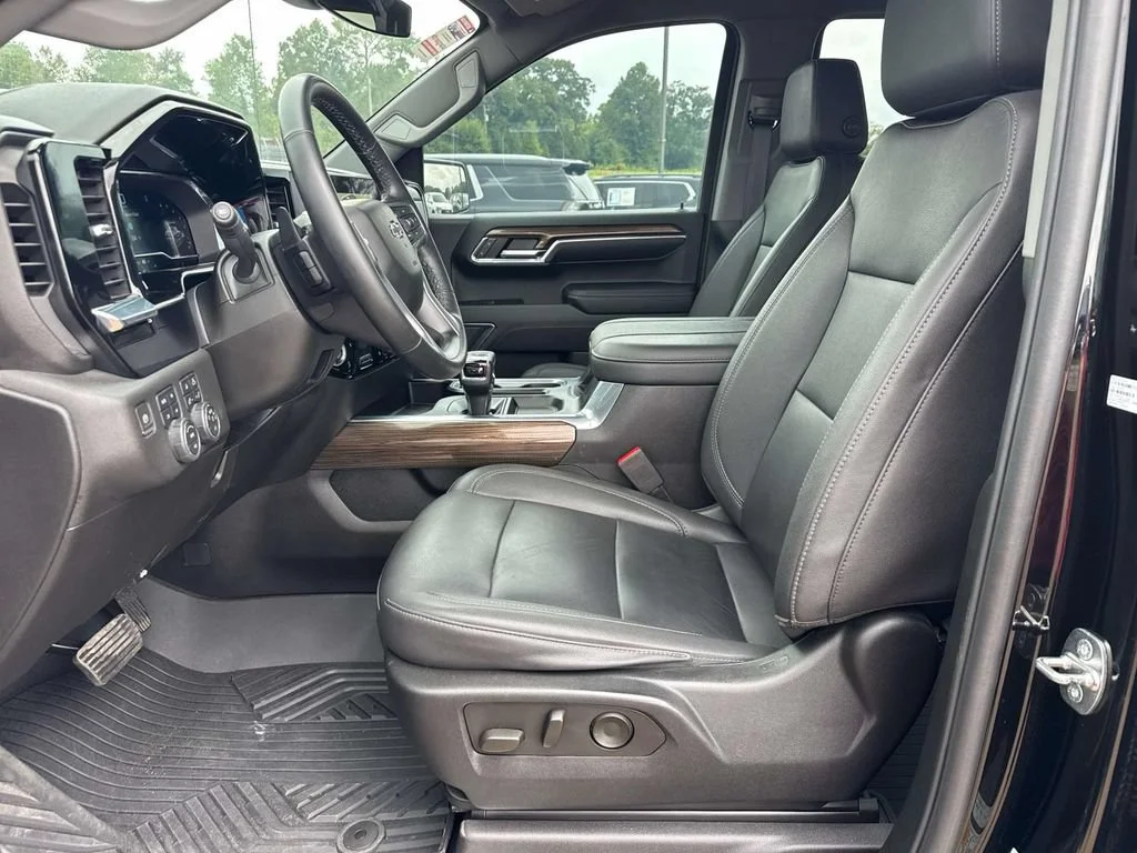 Used 2023 Black Chevrolet RST image 29