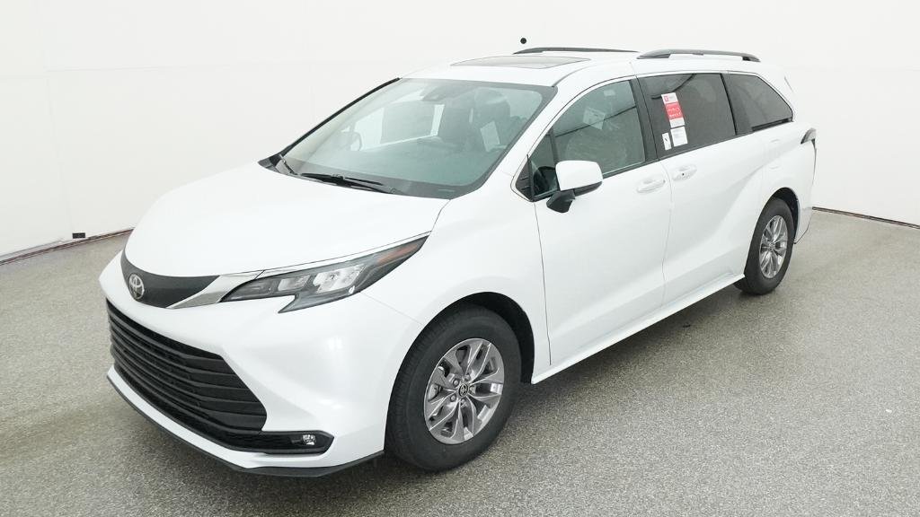 2026 Toyota Sienna XLE 8-Passenger Hybrid FWD's photo