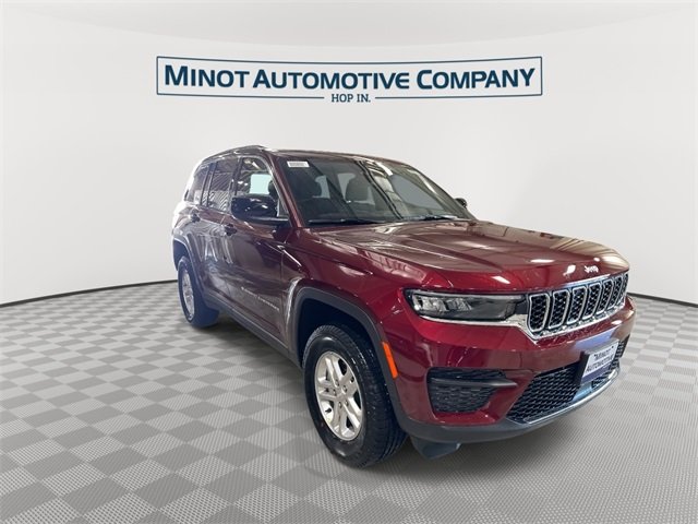 2025 Jeep Grand Cherokee Laredo photo 2