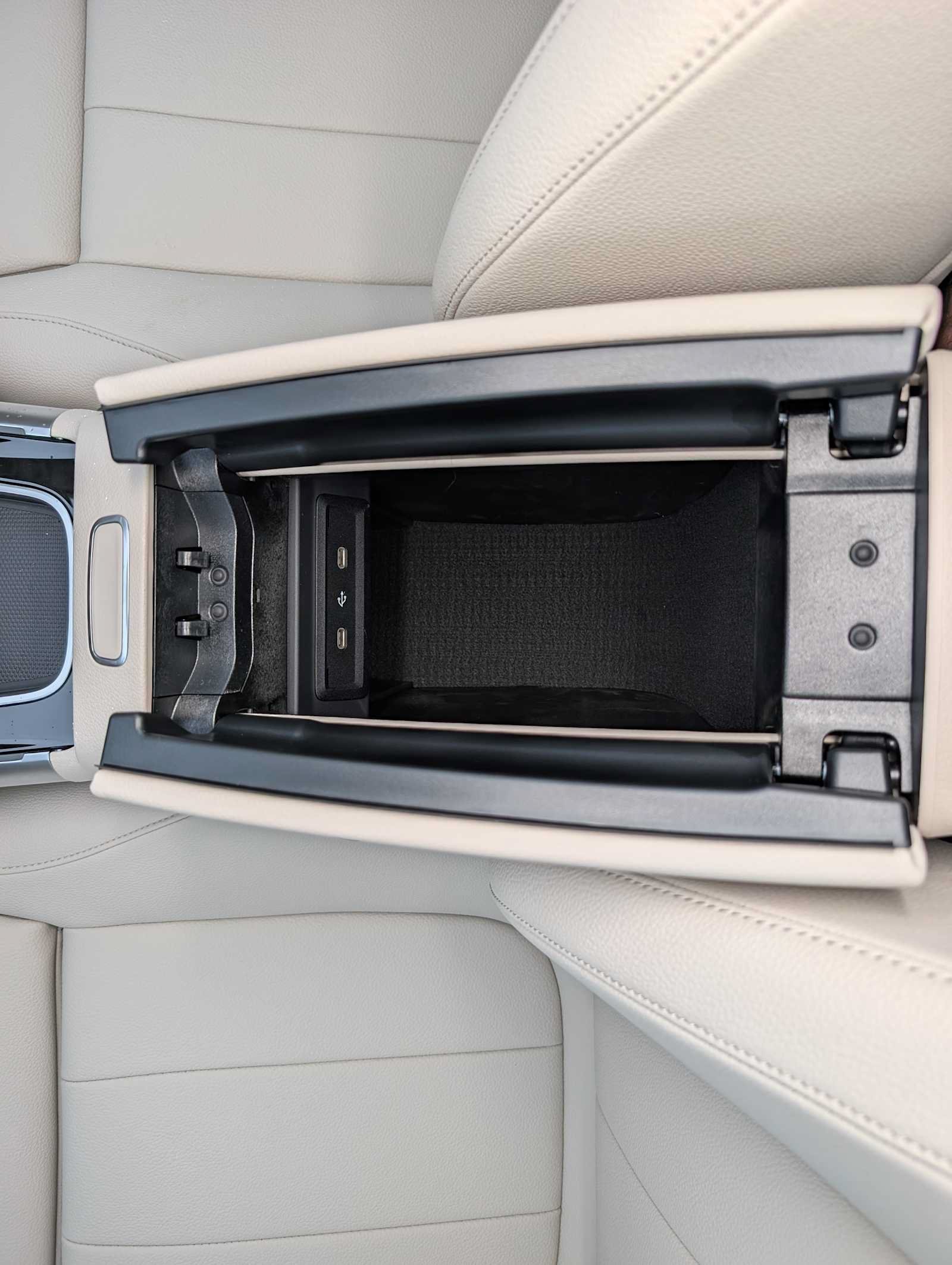 New 2026 Mountain Grey Metallic Mercedes-Benz GLB 250 image 14