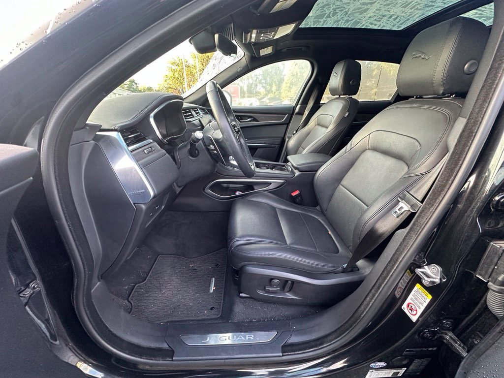 Used 2023  Jaguar P250 S image 6