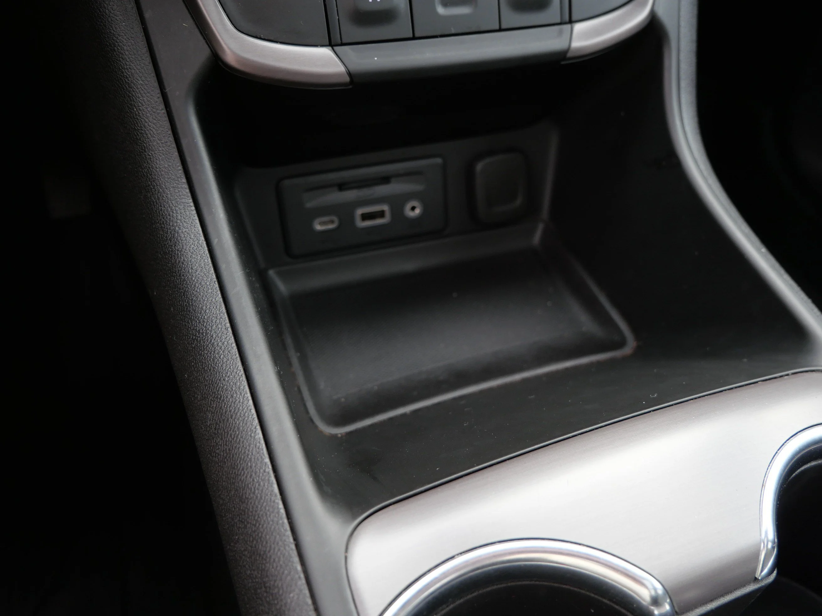 Used 2023 Summit White GMC AT4 image 34