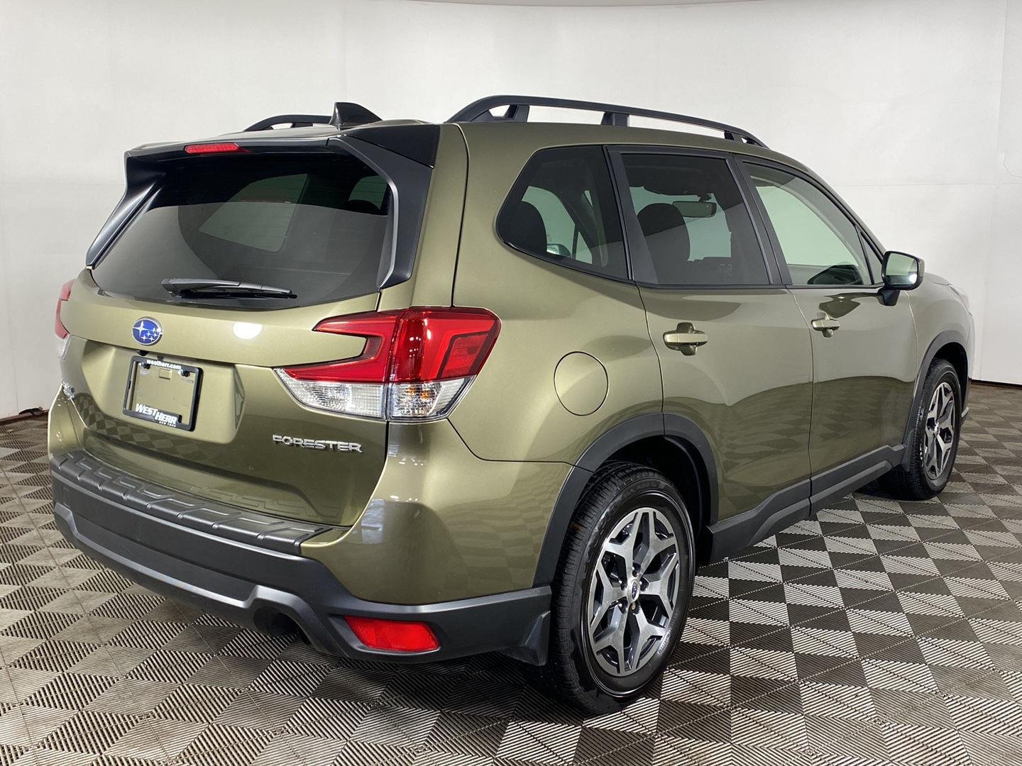 Used 2024 Autumn Green Metallic Subaru Premium image 5