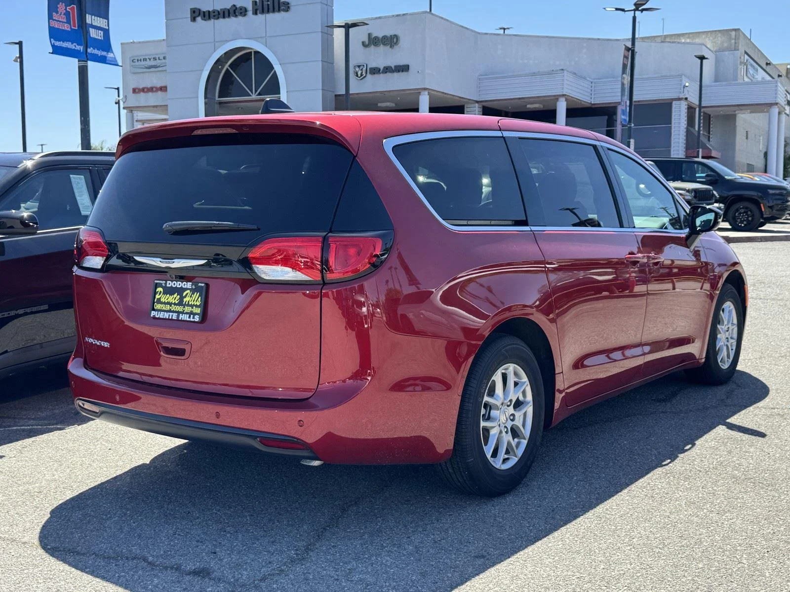 2025 Chrysler Voyager LX - Photo 6