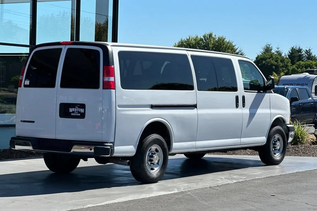 2024 Chevrolet Express Passenger LT - Photo 4
