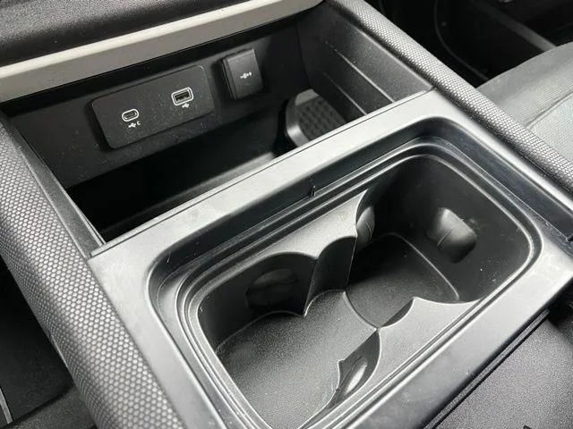 Used 2022 Gray Land Rover X-Dynamic SE image 40