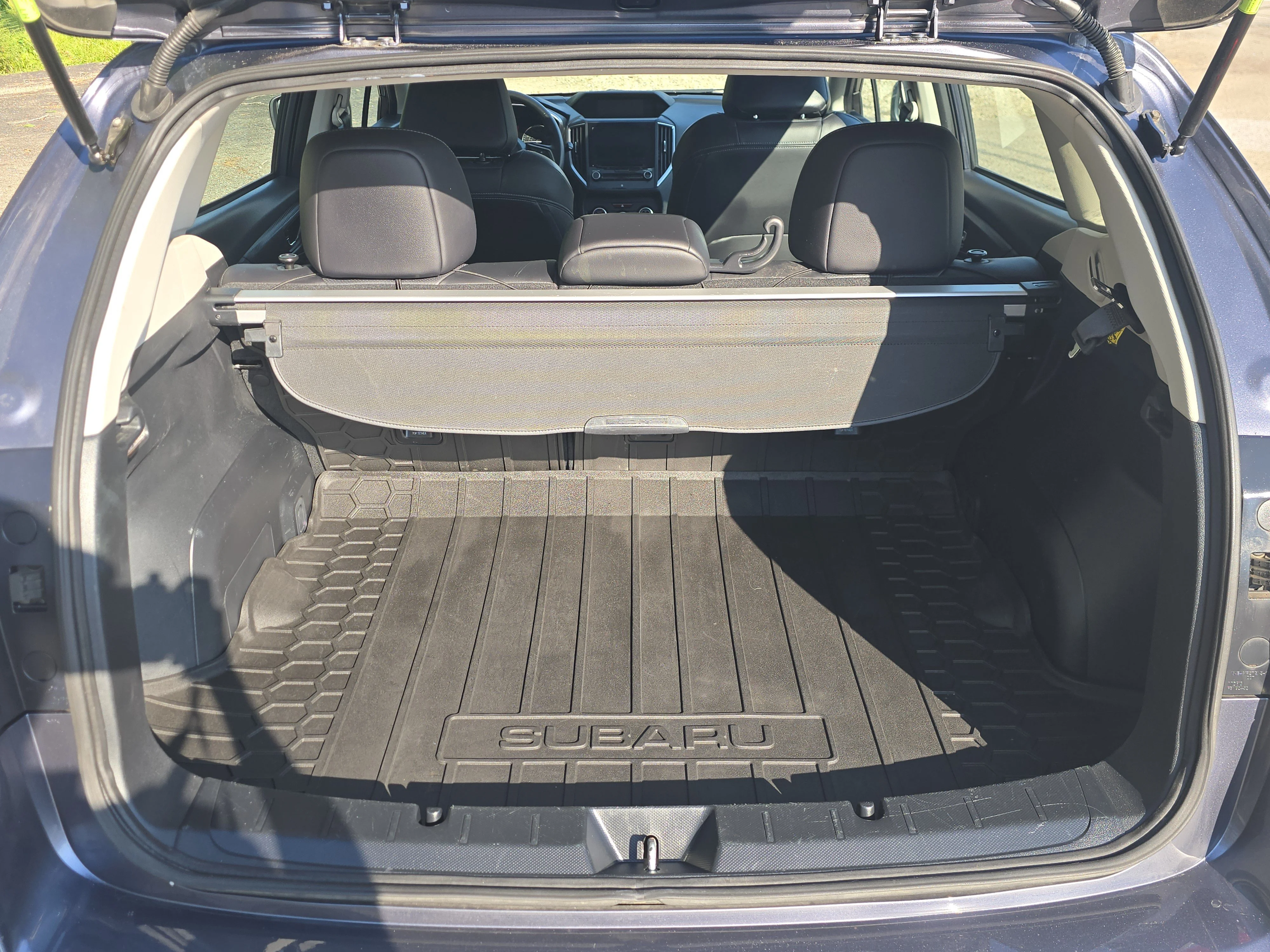 Used 2017 Carbide Gray Metallic Subaru Limited image 16