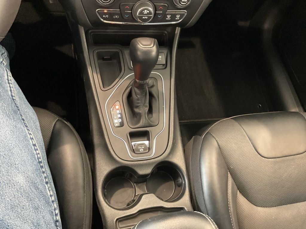 Used 2022 White Jeep Latitude Lux image 26