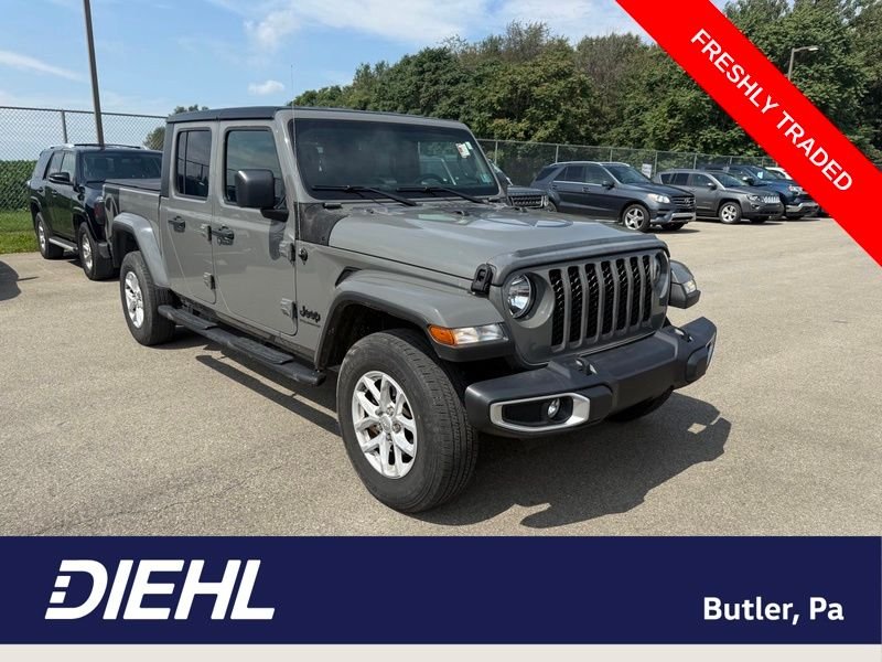 Used 2023 Gray Jeep Sport S image 1