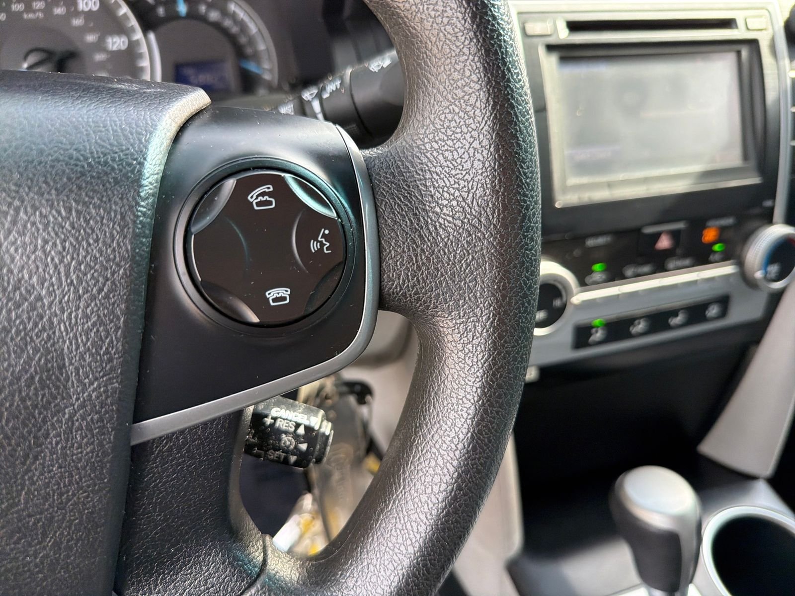 Used 2014 Silver Toyota LE image 16