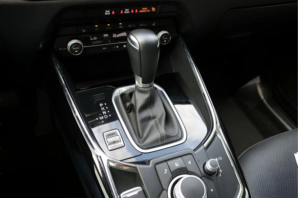 Used 2023 White Mazda Touring image 25