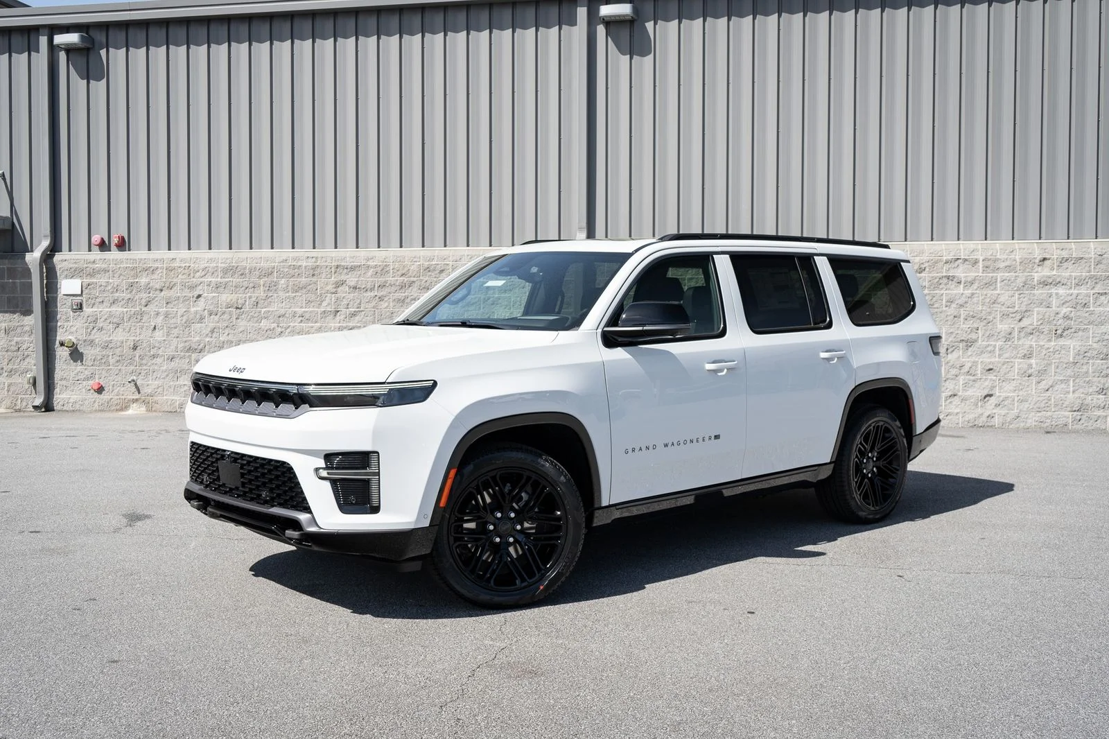 New 2026 Bright White Clear-Coat Exterior Paint Jeep Limited Reserve image 4
