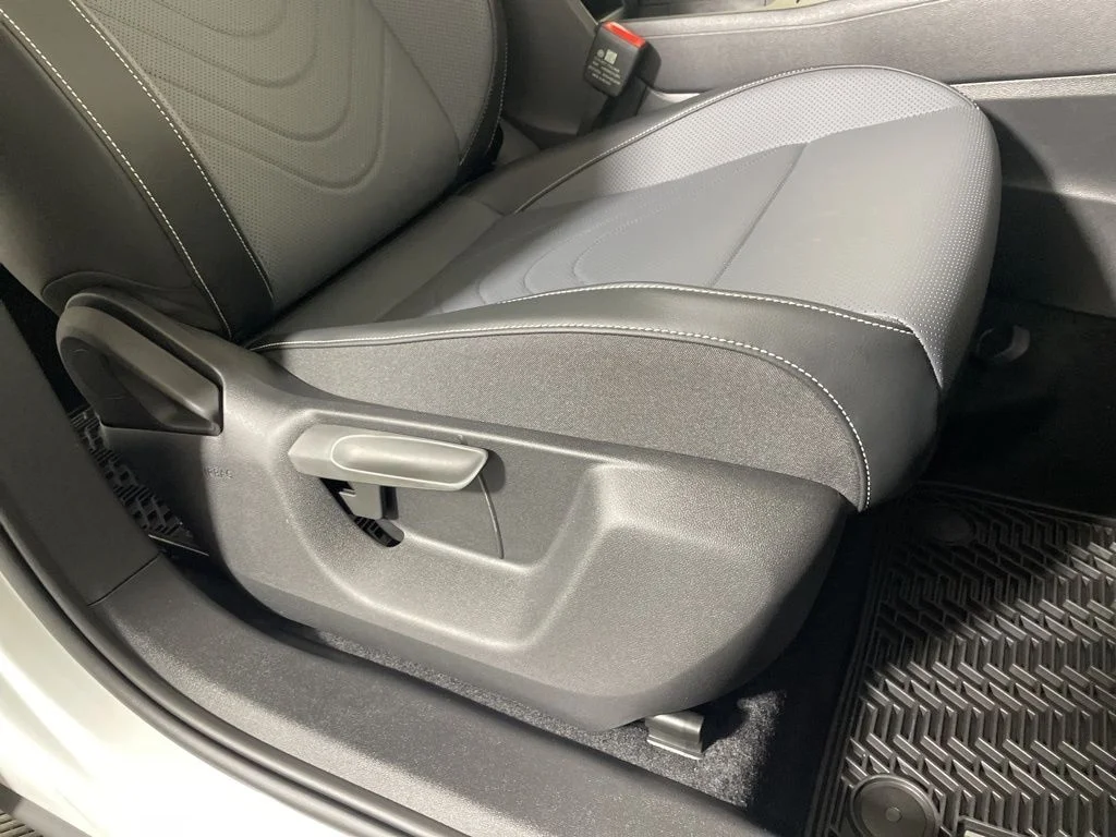 New 2026 White/off-white Volkswagen 2.0T SE image 24