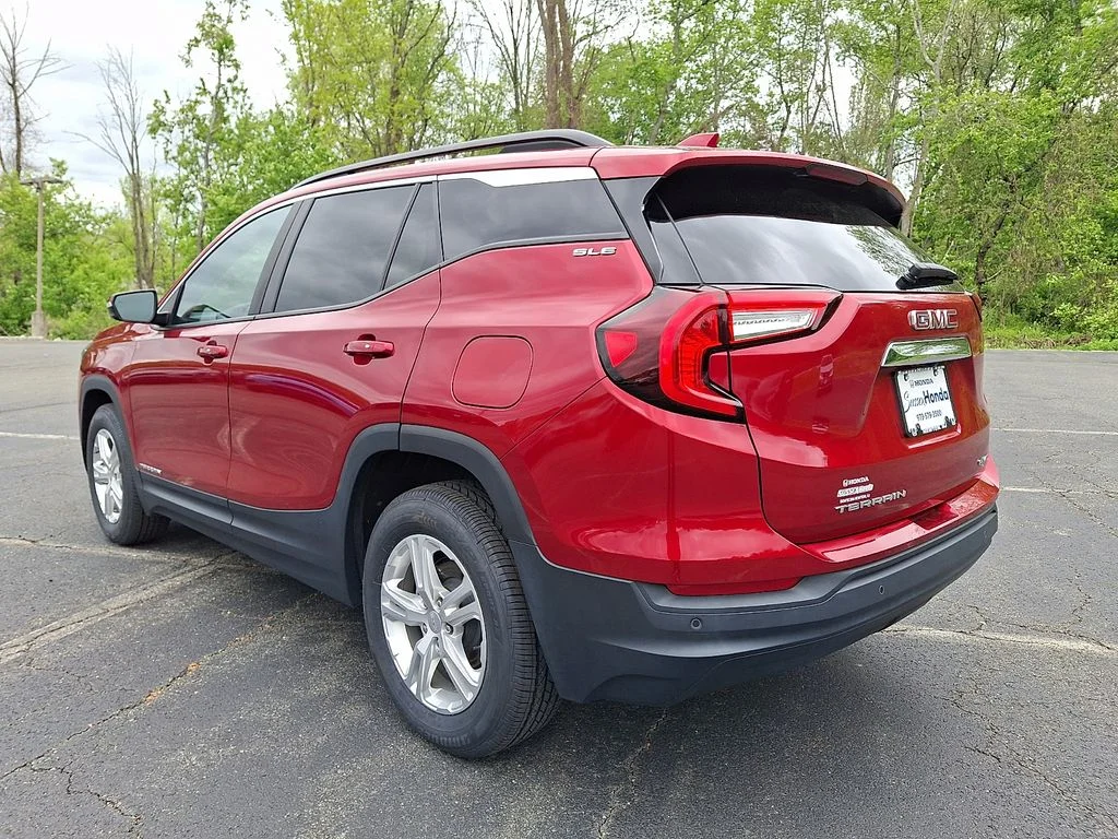 Used 2022 Cayenne Red Tintcoat GMC SLE image 4