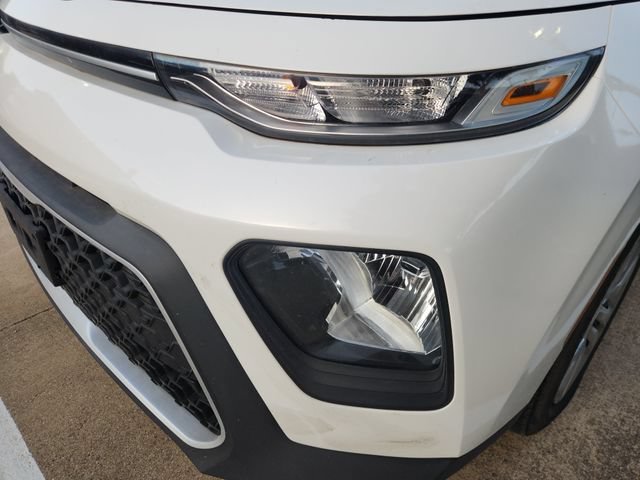 Used 2022 White Kia LX image 7
