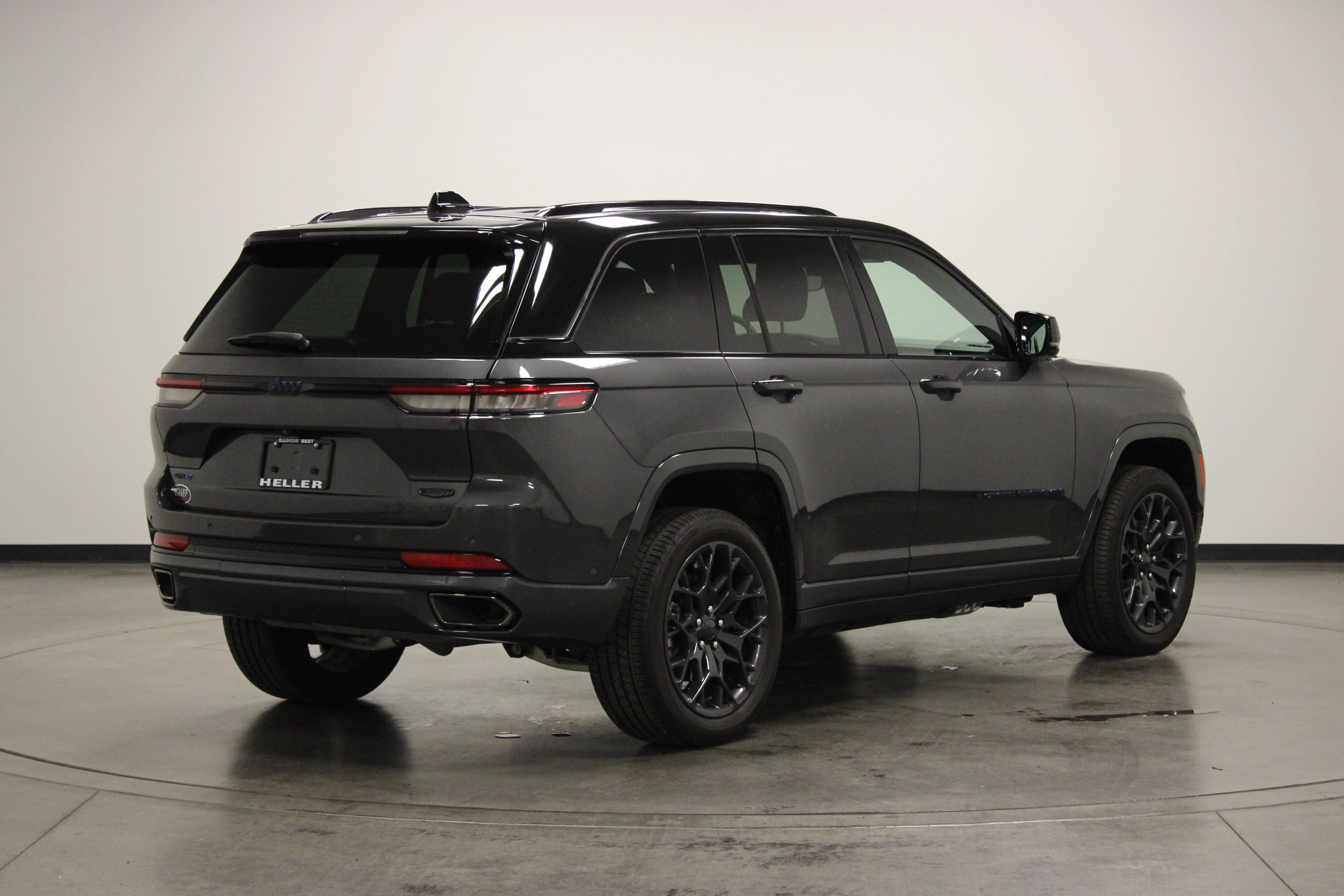 Used 2025 Baltic Gray Metallic Clearcoat Jeep Summit 4xe image 10