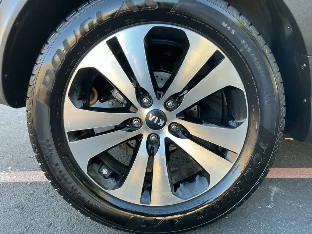 Used 2013 Silver Kia EX image 29