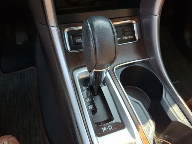Used 2022 Brown Subaru Touring image 16