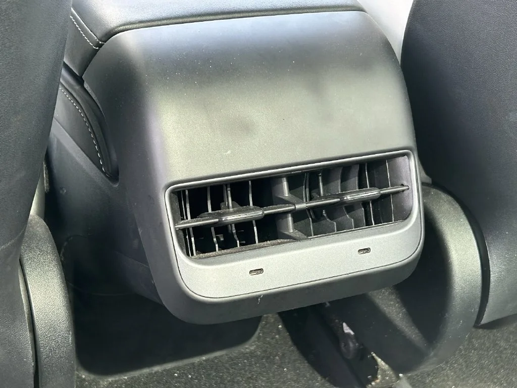 Used 2023  Tesla Base image 13
