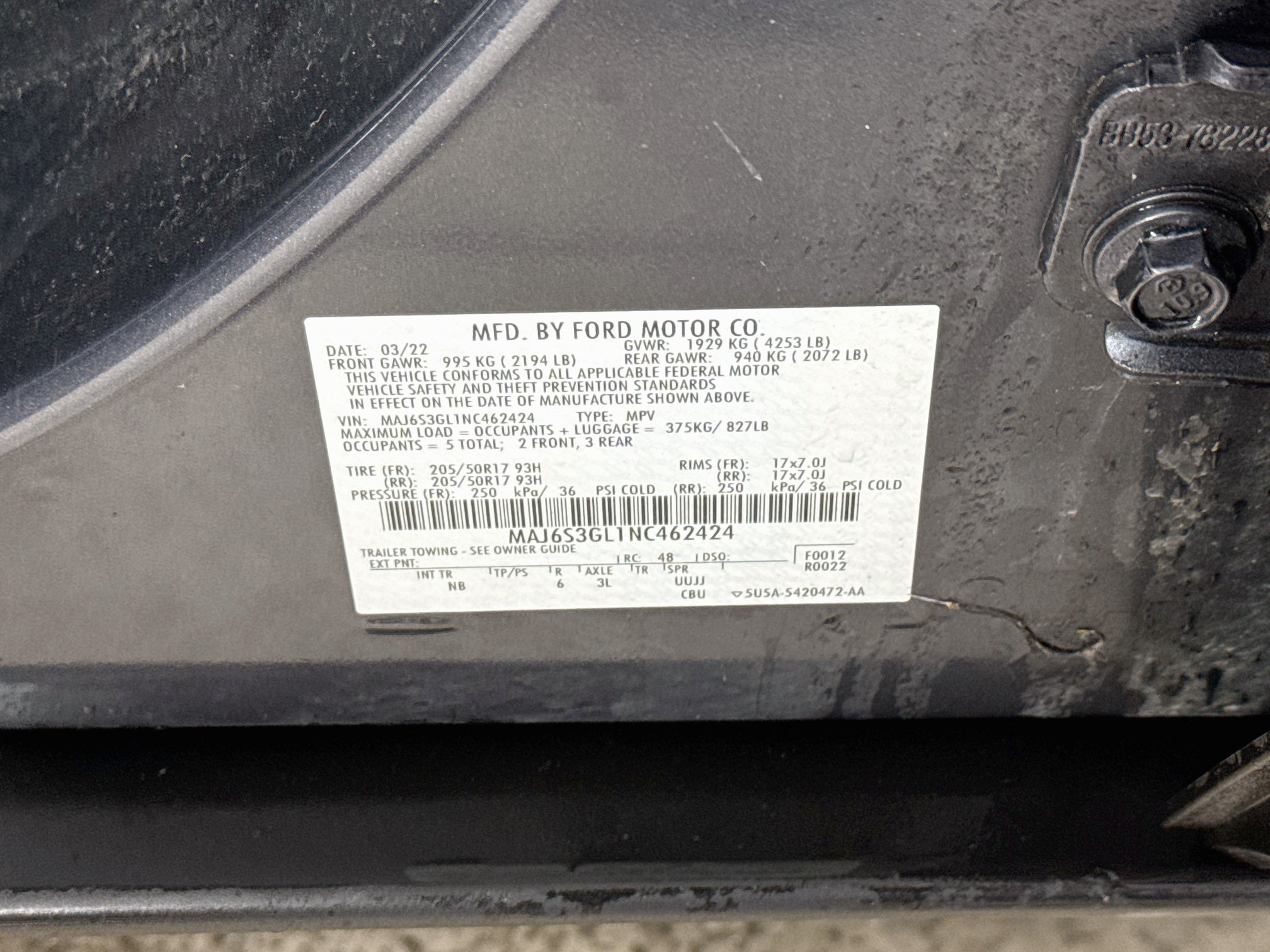 Used 2022 Smoke Metallic Ford SE image 32