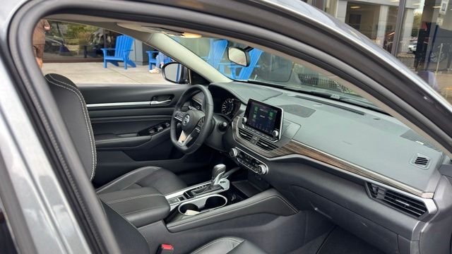 Used 2022 Gun Metallic Nissan 2.5 SL image 21