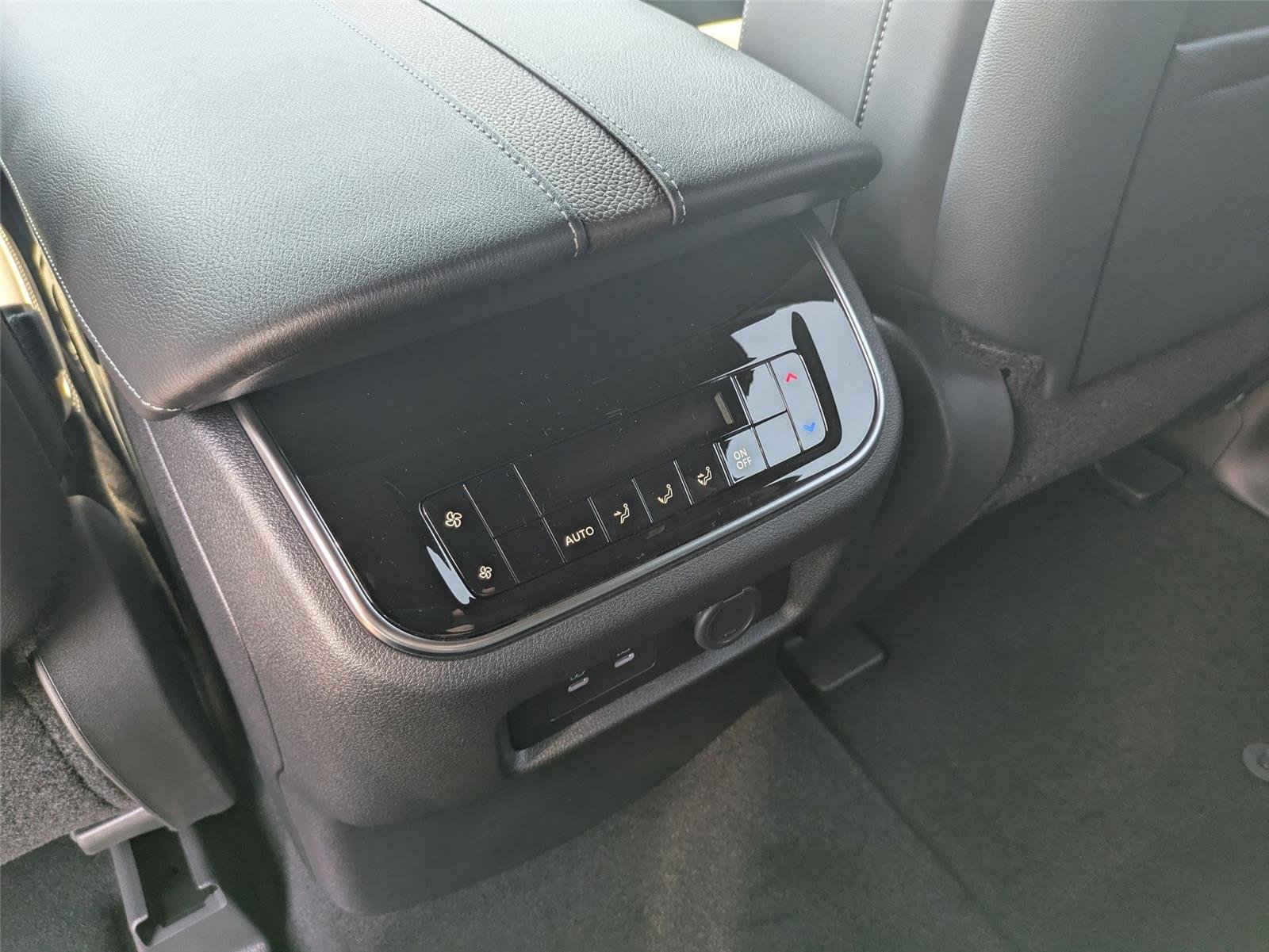 2026 Nissan Armada SL - Photo 30